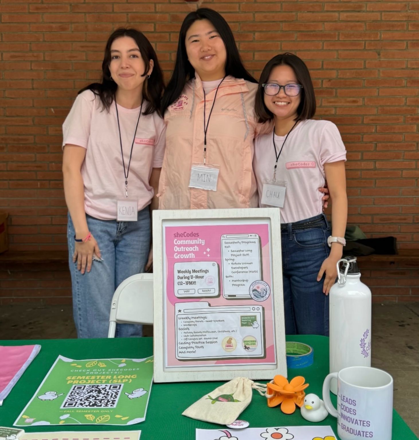 Kenia at club fair promoting sheCodes.